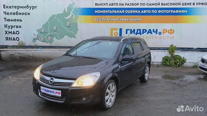 Обшивка стойки задней правой нижняя Opel Astra (H)