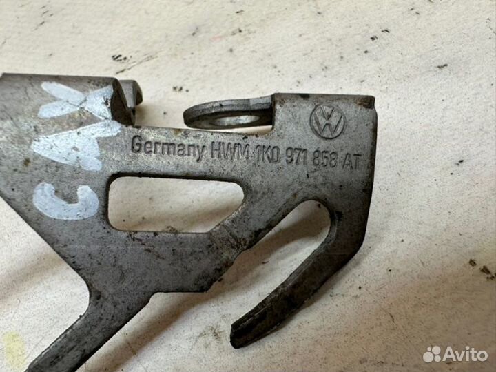 Кронштейн проводки Volkswagen Jetta 162 caxa