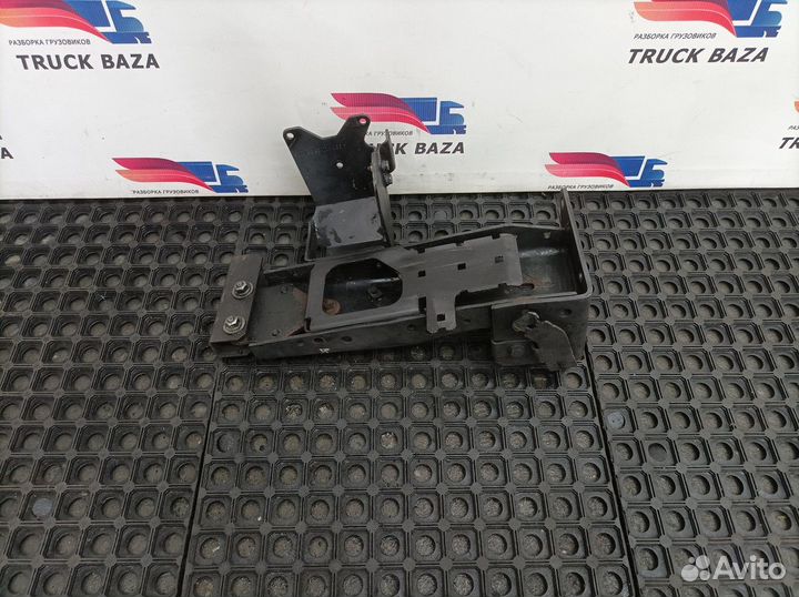 Кронштейн левой подножки Mercedes-Benz Actros