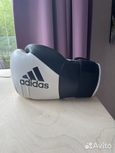 Боксерские перчатки adidas