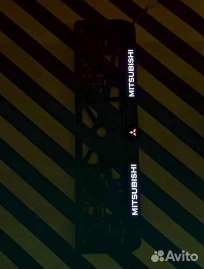 Рамка номерного знака светящася