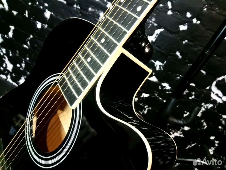 Гитара с чехлом