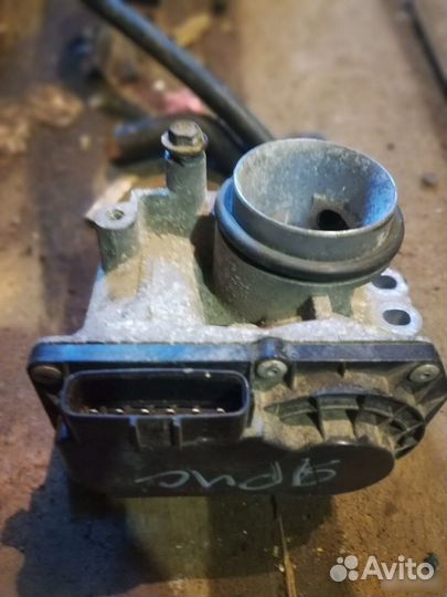 Тойота Ярис с05-11г дроссельная заслонка