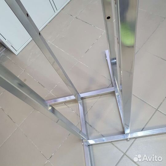 Вешалка для одежды напольная металлическая