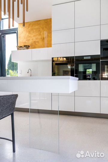 Кухня угловая белая