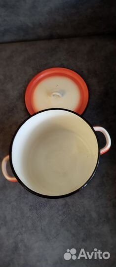 Кастрюля эмалированная большая