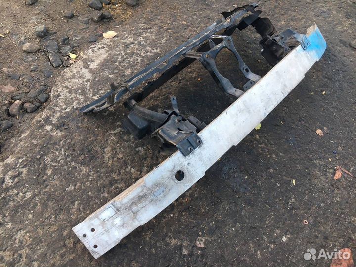 Передняя панель (телевизор) Mercedes-Benz E-Класс