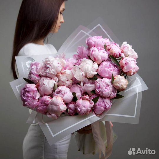 Большой букет из 25 пионов