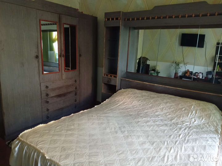 Спальный гарнитур