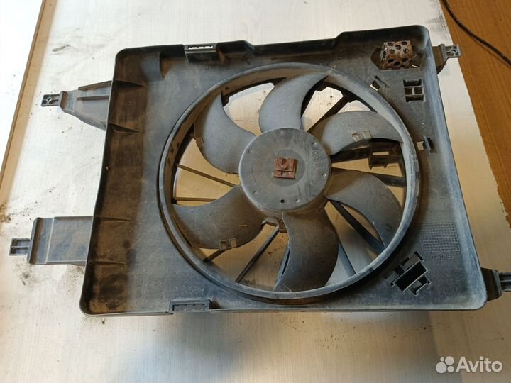 Вентилятор охлаждения радиатора Megane 2
