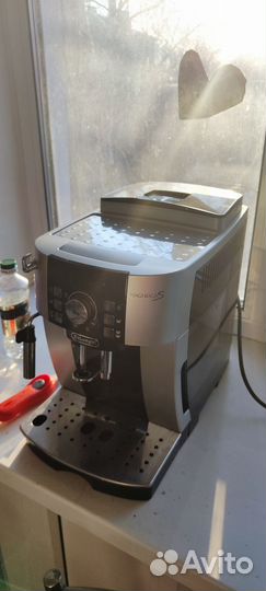 Кофемашина delonghi magnifica s