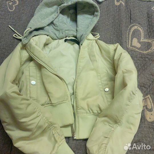 Бомбер с капюшоном (съемный капюшон)