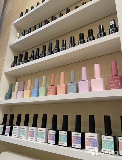 Новые полочки для лаков. Цвет: белый