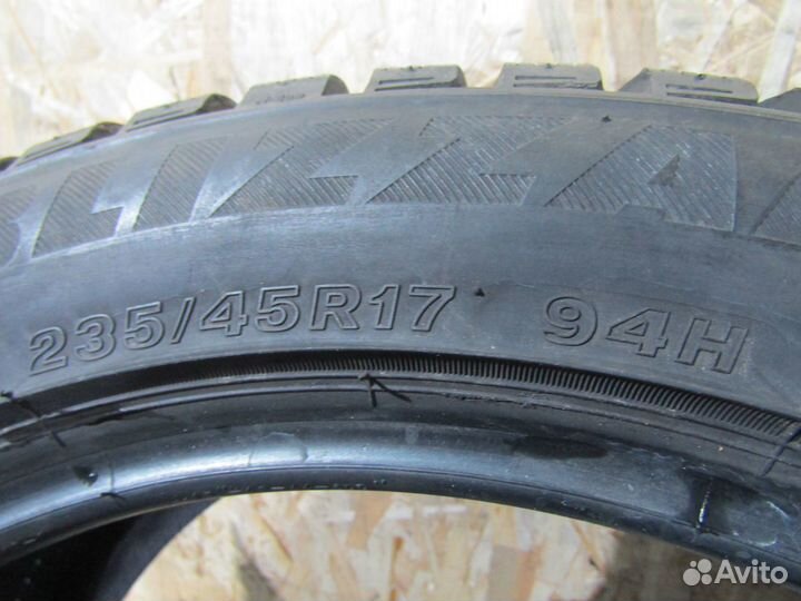 Bridgestone Blizzak LM-20 235/45 R17