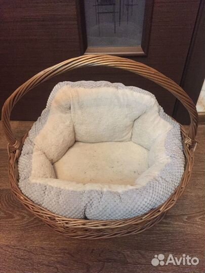 Плетеная лежанка для кошки или собаки
