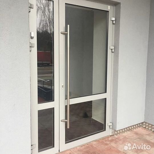 Дверь алюминиевая