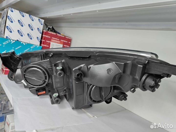 Opel Astra J фара правая