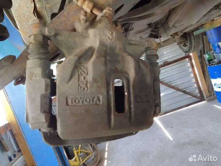 Суппорт Тойота Приус 10