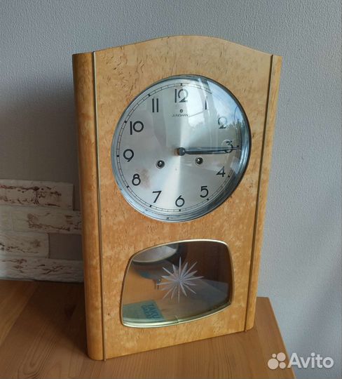 Часы настенные механические Junghans