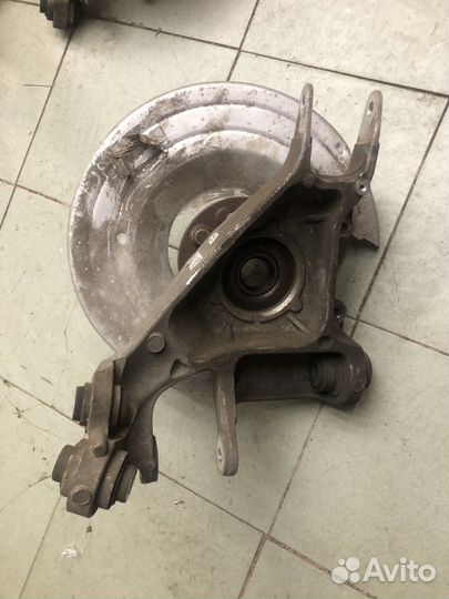 Кулак со ступицей зад прав range rover sport 2 рес