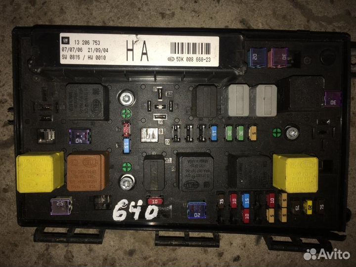 Блок предохранителей opel Astra H 2005-нв 13206753