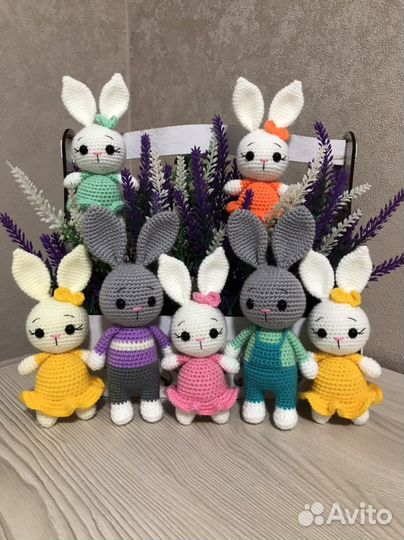 Зайчики вязаные игрушки