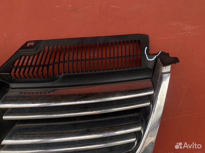 Решетка радиатора Vw Jetta седан BXE 2006