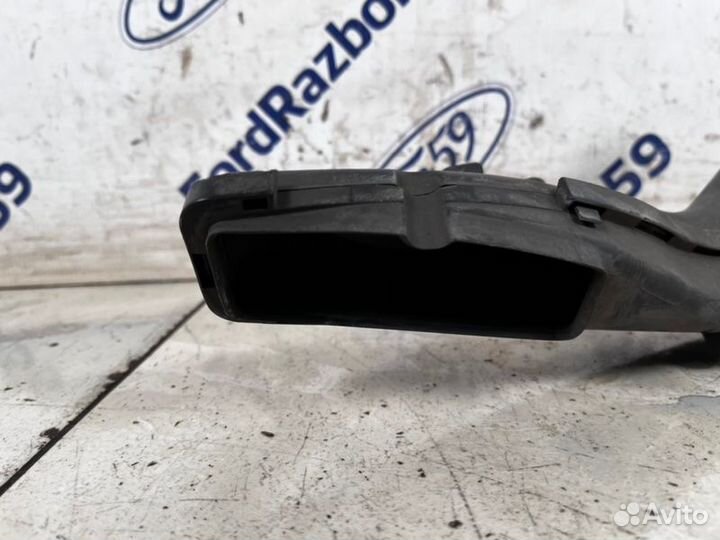 Воздухозаборник Ford Focus 2 CB4 2008
