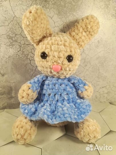 Зайка из плюшевой пряжи