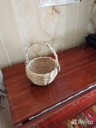 Корзина плетеная из бумажной лозы