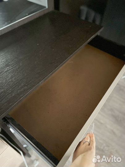 Гримерный столик с зеркалом и подсветкой