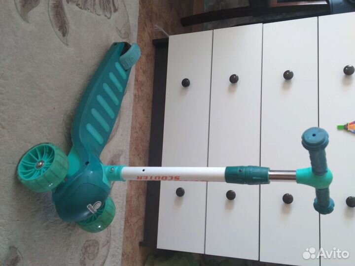 Самокат детский со светящимися колесами