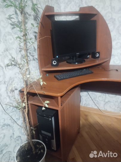 Компьютерный стол