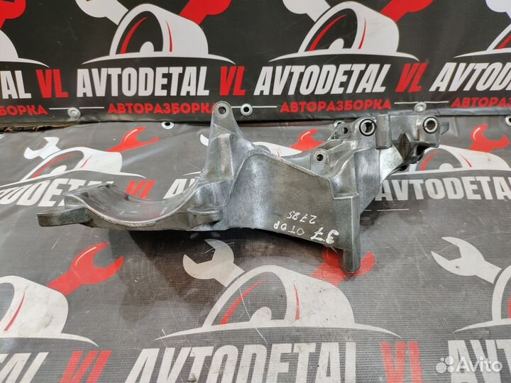 Кронштейн генератора Renault Sandero 1