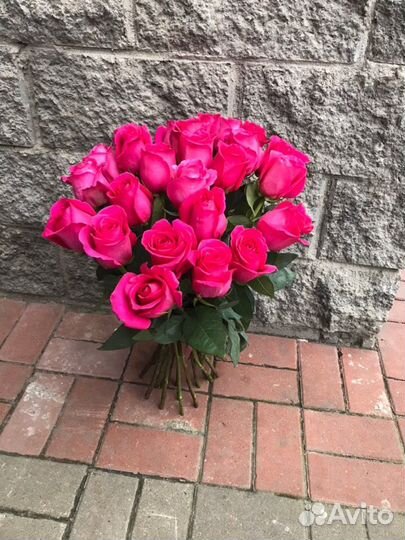 25 розовых роз