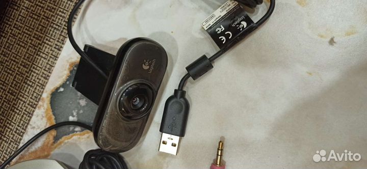 Веб-камера Logitech + микрофон для Skype