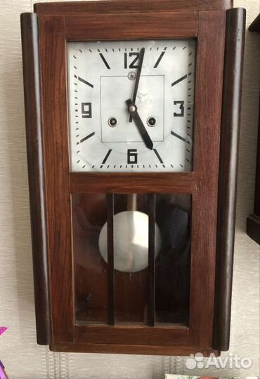 Старинные настенные часы 