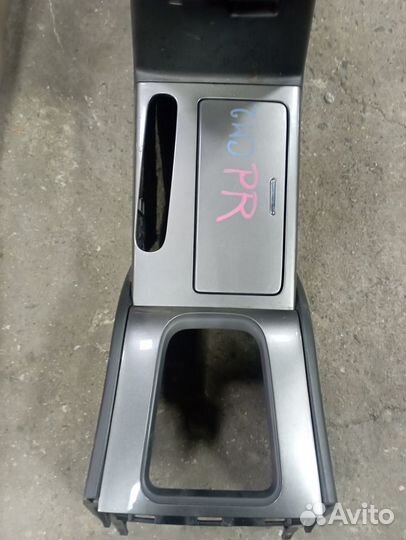 Подлокотник пластик салона honda Accord 7