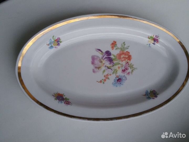 Посуда с фруктами