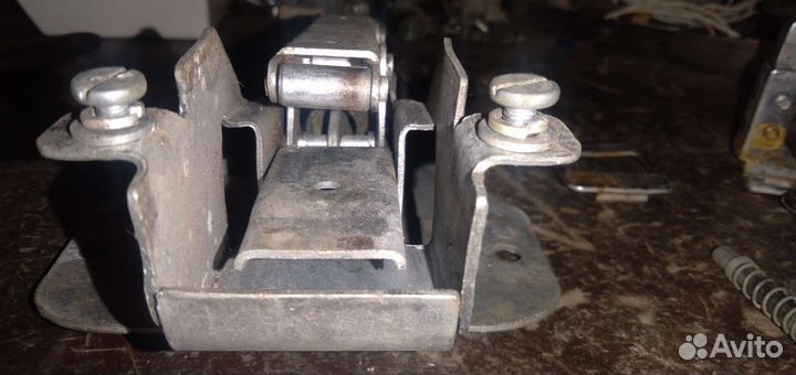 Дверная ручка с замком на холодильник Донбасс 2