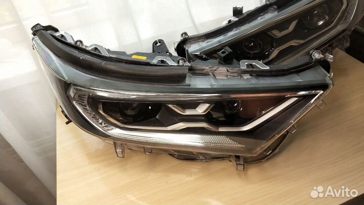 Продам фары Toyota RAV4 xa50 led, комплект -Новые