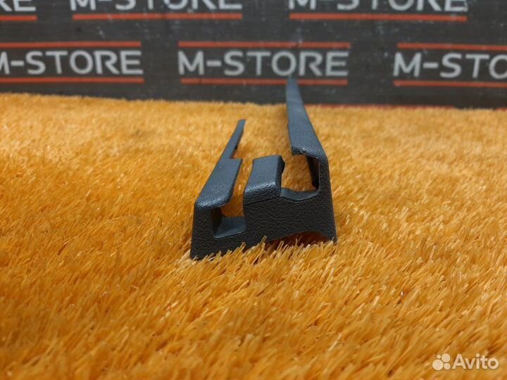 Накладка салазки сиденья передняя левая Volkswagen