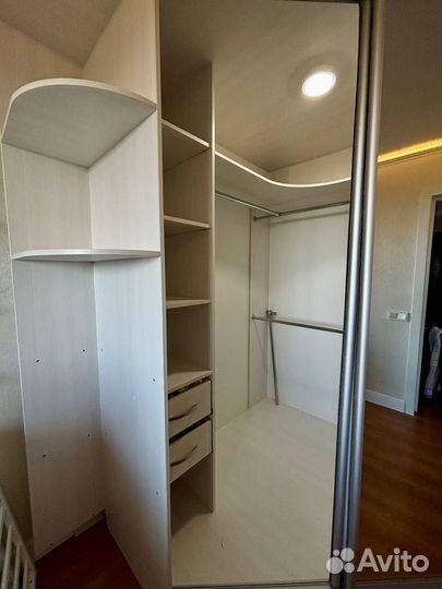 Шкаф купе угловой с зеркалом