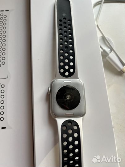 Смарт-часы Apple Watch SE (2nd Gen) 40mm Silver