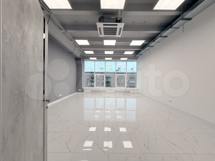 Офисный блок с ремонтом и санузлом потолки 4,5 м