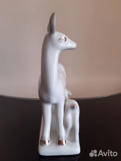 Фарфоровая статуэтка 