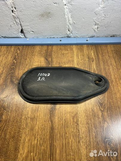 Накладка внутренней ручки двери задняя правая