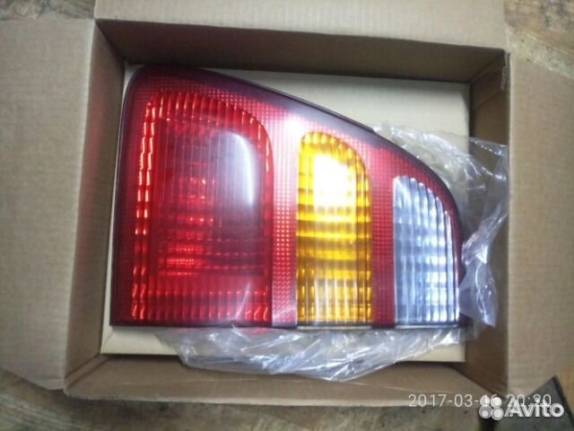 Фонарь задний правый Тойота Ленд Крузер 100