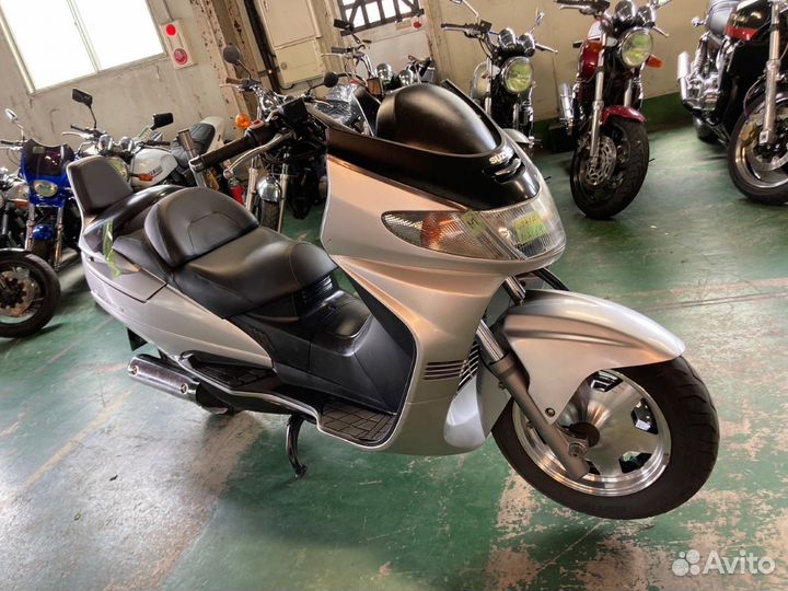 Максискутер Suzuki Burgman (SkyWave) 250