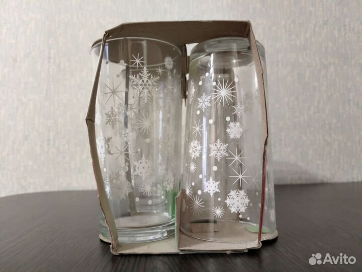 Набор стаканов с новогодним узором